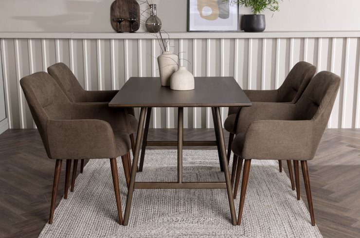 Kaseindon spisebord med 4 stk stoler