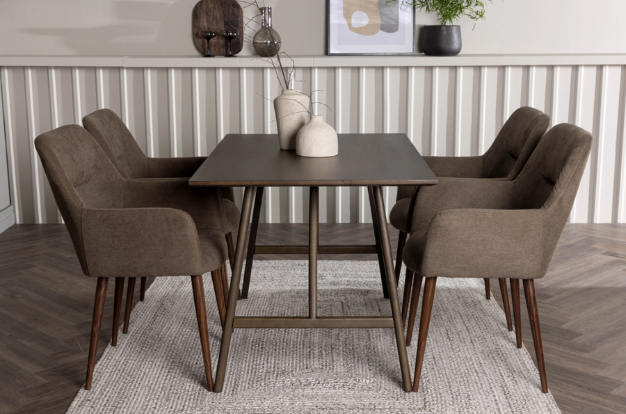 Kaseindon spisebord med 4 stk stoler