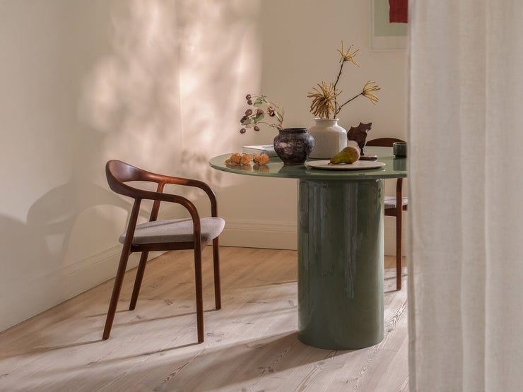 Illa spisestuestol – moderne komfort med klassisk preg