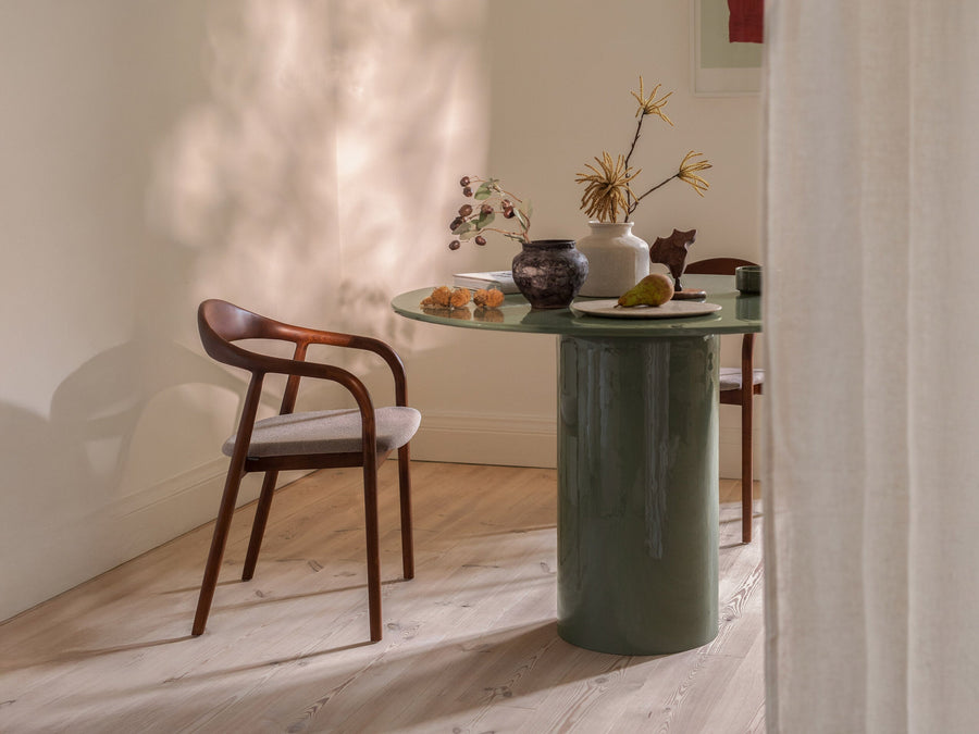 Illa spisestuestol – moderne komfort med klassisk preg