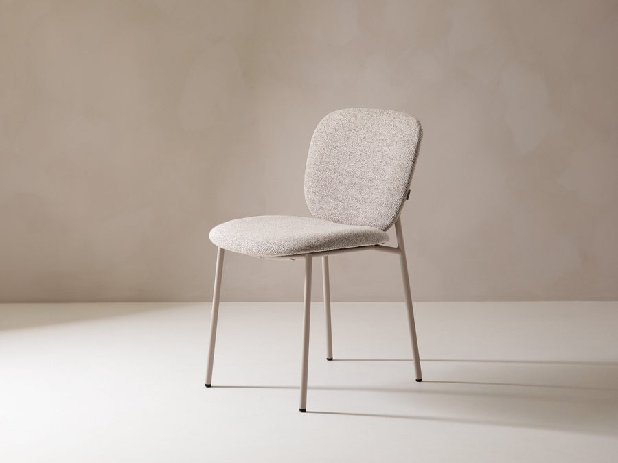Echo spisestol – mørk beige bouclé med metallben