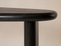 Aita konsollbord – asymmetri møter skulpturell eleganse