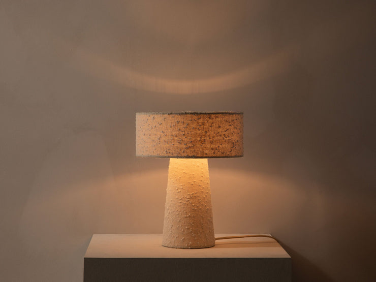 Agnes bordlampe – Myk stemning i boucle