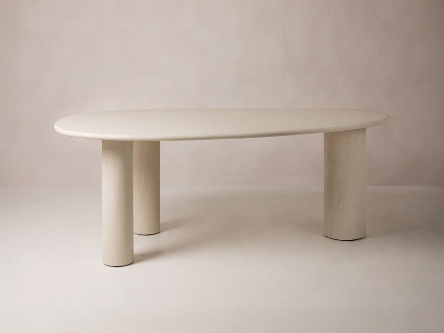 Mel spisebord – 200 cm offwhite mikrocement-look, organisk form