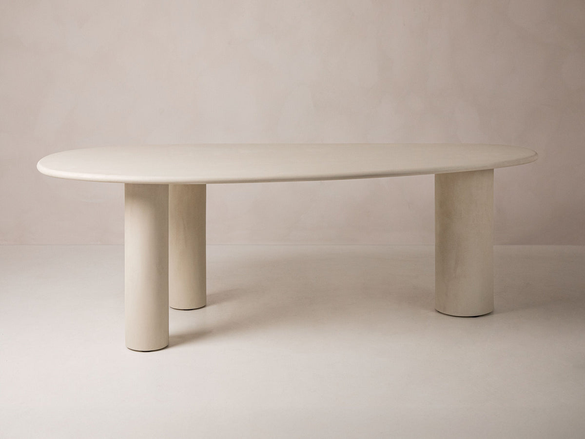 Mel spisebord – 200 cm offwhite mikrocement-look, organisk form