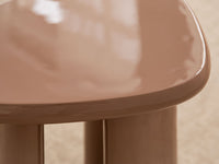 Lawrence sidebord – nude glossy finish med organisk form