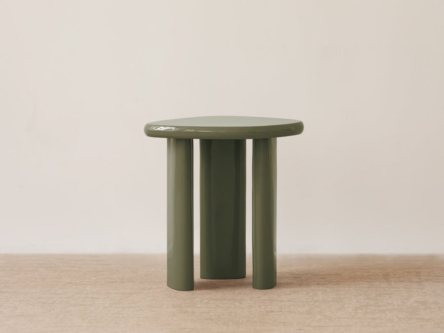 Lawrence sidebord – grønn glossy finish med organisk form