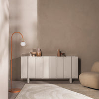 Moss kommode – kasjmirfarget, avrundet design med fire dører