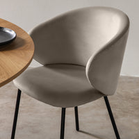 Adrano spisestol – beige velour og svarte metallben