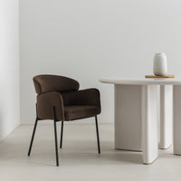 Granda spisestol – velvet espresso med armlene
