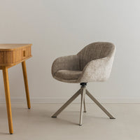 Kairo 9-239A – Svingstol i beige/grå tekstil med moderne form