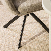 Santos Spisestol med Sving – Lysebeige Stoff og Sorte Metallben