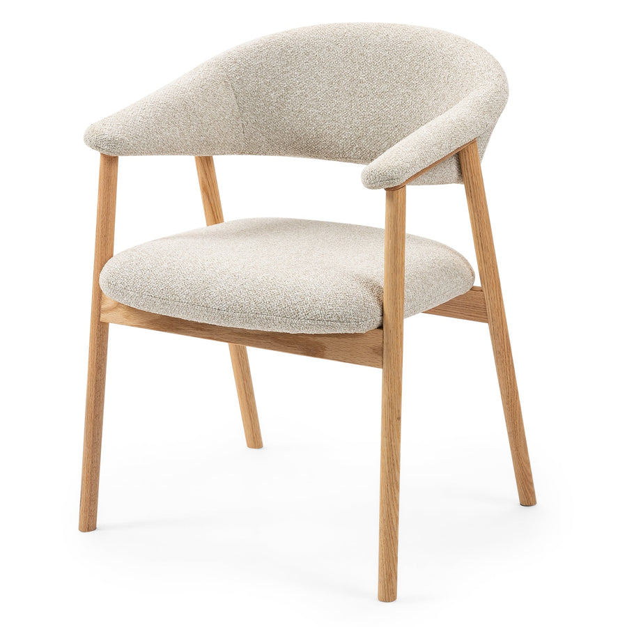 Capri spisestol – lys beige stoff med ben i heltre eik