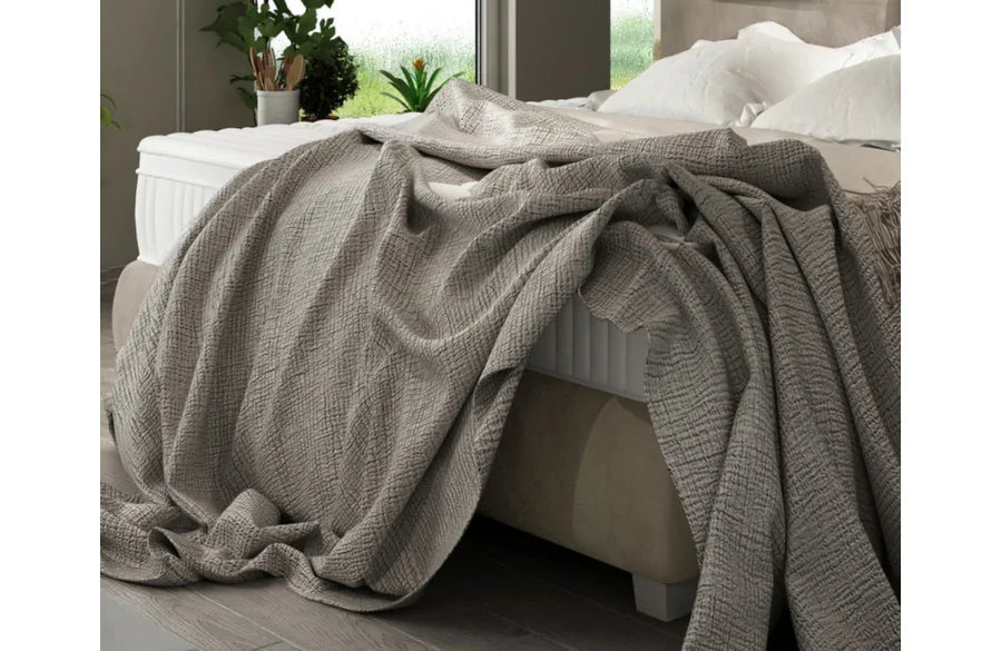FOG – Elegant seng med karakter og detaljer