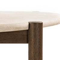 Bruna spisebord 150 cm – rund bordplate i kremfarget marmor og dyp eik (mocha)