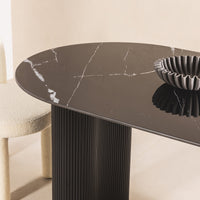 Ribeira ovalt spisebord – 180×90 cm, sort marmoreffekt og dekorlameller