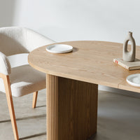 Inari spisebord – Ovalt, uttrekkbart 180–220 cm, naturlig finér