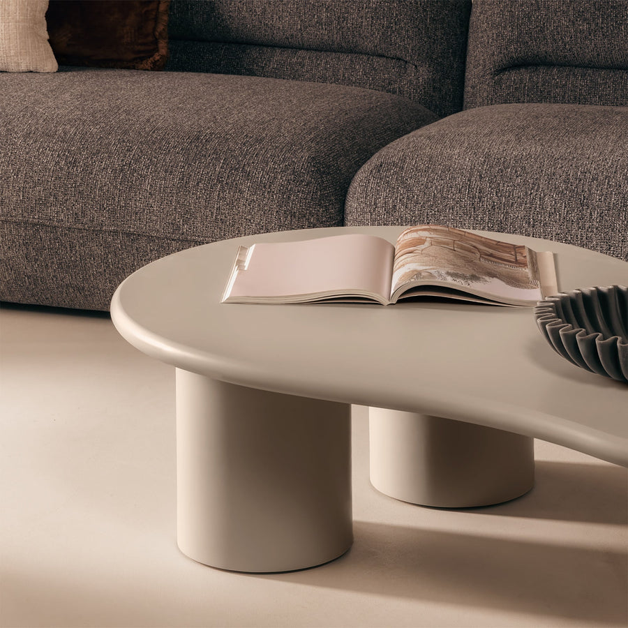 Sucre sofabord 130 × 80 cm – mørk beige, organisk form