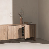 Moku TV-benk – perleeik, avrundede fronter, moderne design