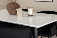 Spisestol og spisebord Berit & Jimmy 150 x 90 – svart og hvit