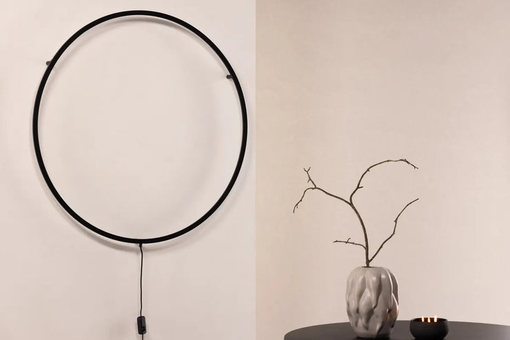 Vegglampe Sörmjöle x Josefin Lustig – svart