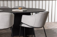 Spisegruppe Bootcut & Evelina oval 230 x 115 + 2-pakk spisestoler – svart og grå
