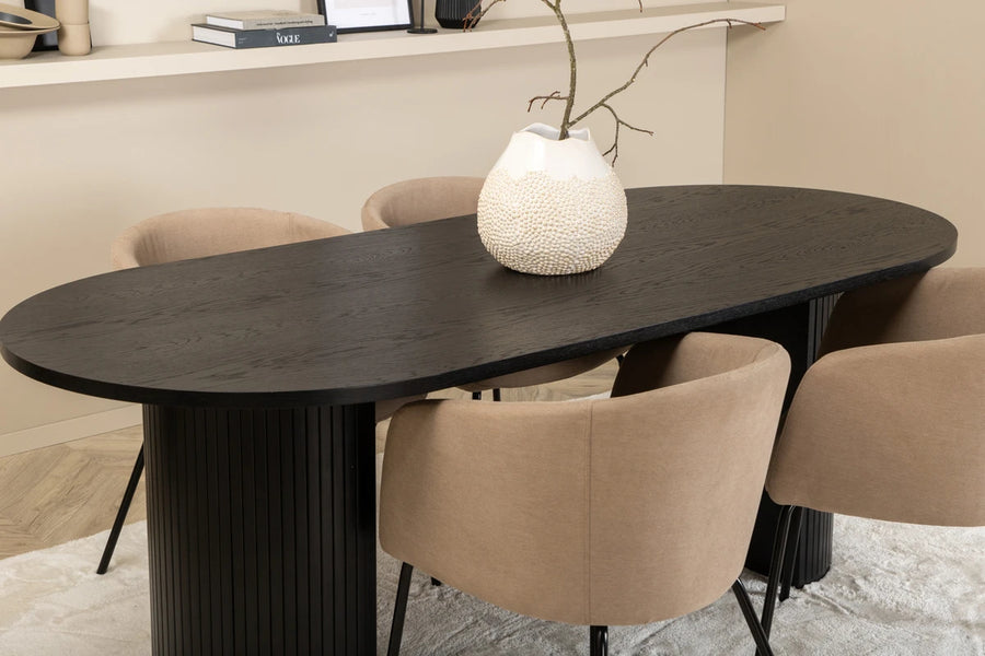 Spisegruppe Berit & Bianca + Ovalt 200 x 90 – beige og svart